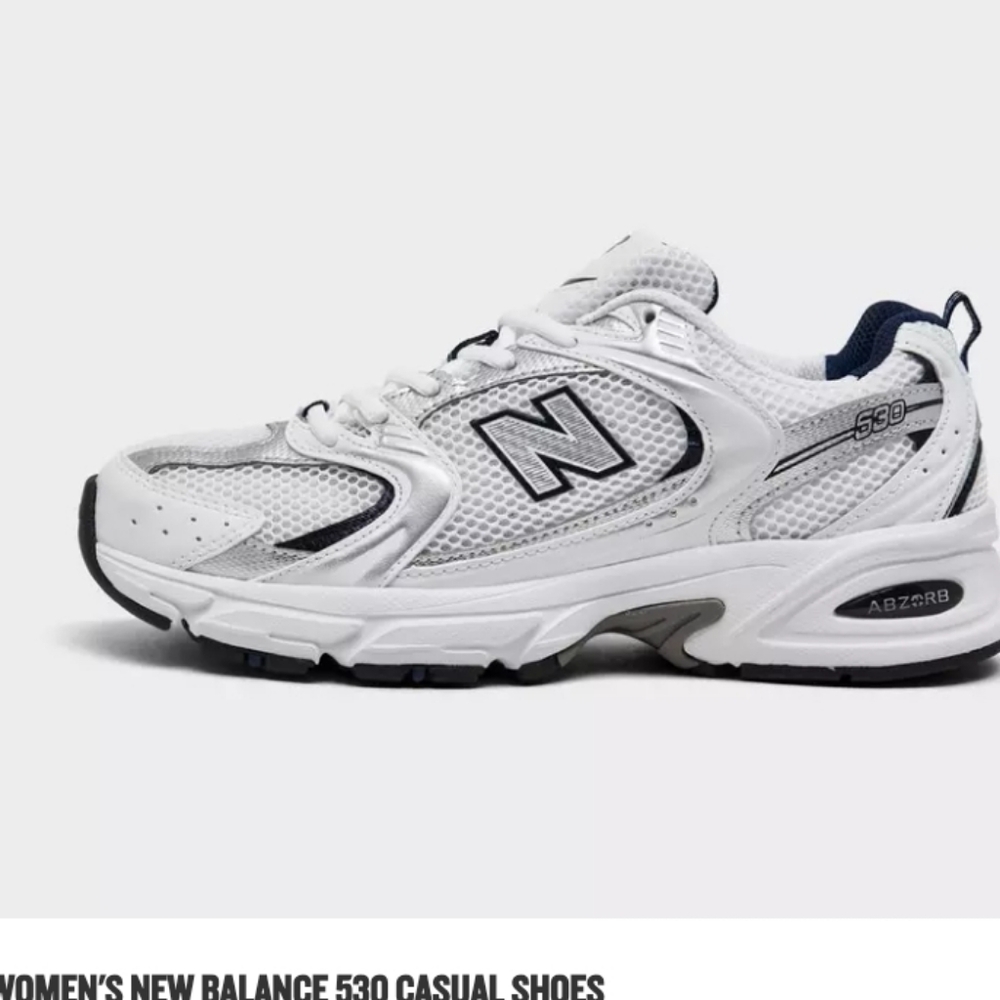 NWOT New Balance 530 Sneakers WOMENS SIZE 8.5 IN WHITE AND MAVY NLUE